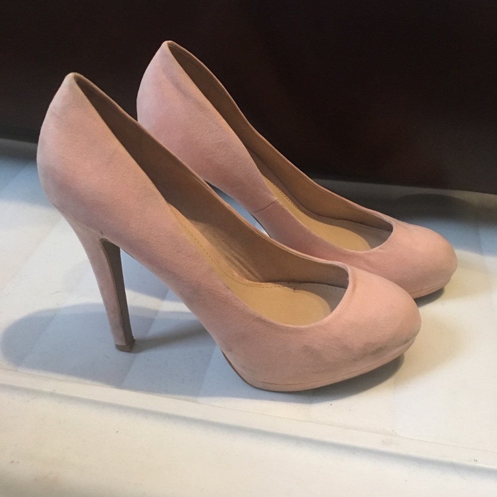 🌸 Light pink heels